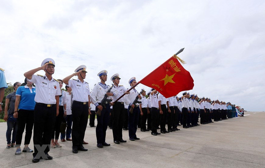 Les soldats en garnison à Truong Sa sont prêts à défendre fermement la souveraineté maritime et insulaire du pays. Photo : VNA