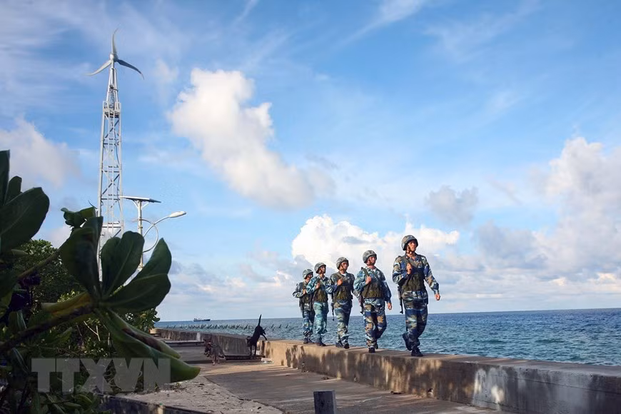 Les soldats en garnison à Truong Sa sont prêts à défendre fermement la souveraineté maritime et insulaire du pays. Photo : VNA 