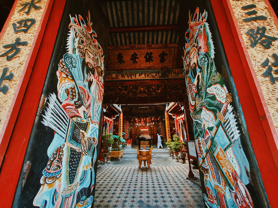 La pagode Ong Quach est l’une des œuvres architecturales typiques de la région. Construite entre 1924 et 1927, la pagode est aujourd'hui une destination touristique célèbre de Sa Dec.