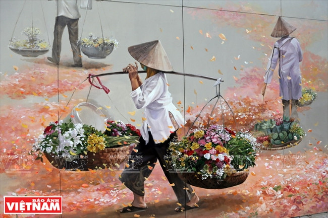 Des marchandes de fleurs ambulantes.