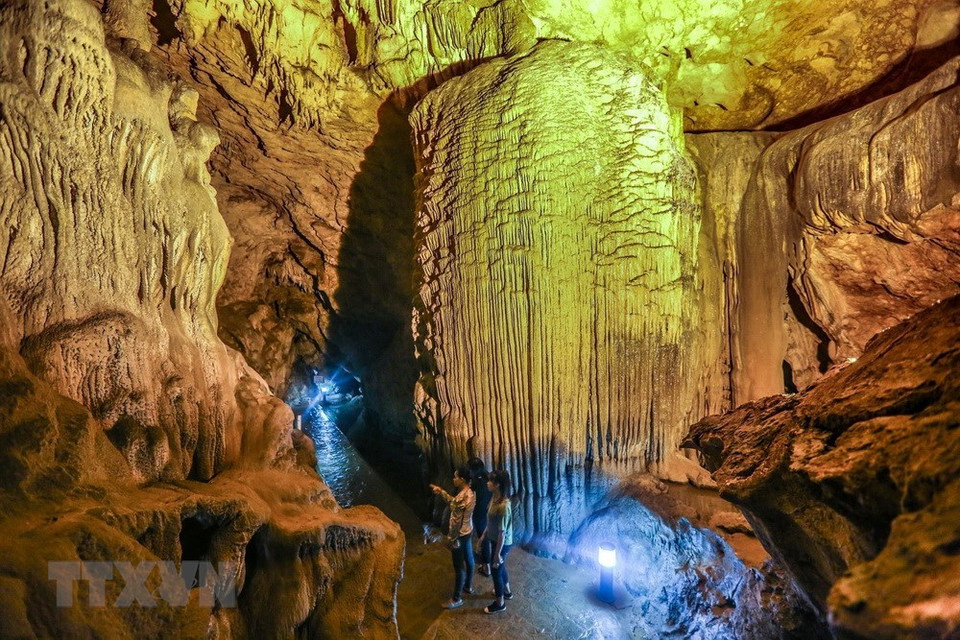 La région comprend un réseau hydrographique complexe de 5 grands cours d’eau et 47 lacs.