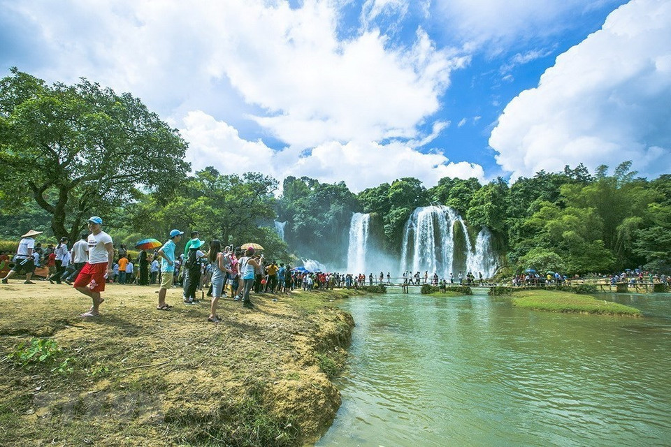 La cascade Ban Gioc compte parmi les cascades les plus spectaculaires du Vietnam et du monde. Ce site touristique, caractéristique de la province de Cao Bang, offre de nombreux potentiels à exploiter et devrait attirer un grand nombre de visiteurs. 
