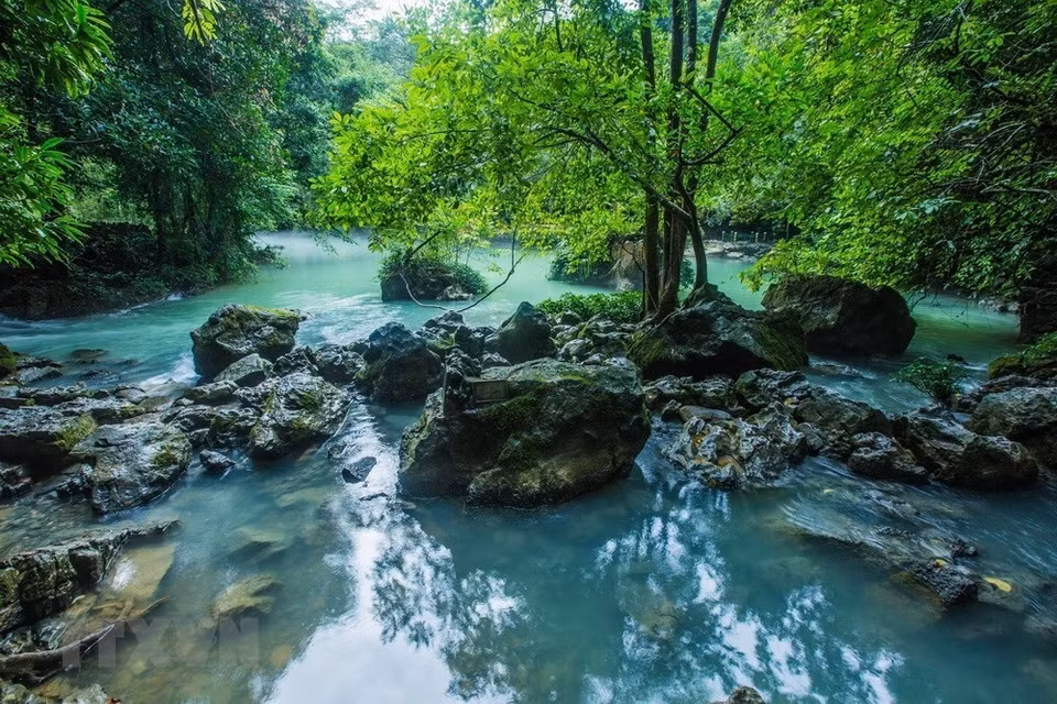 Cao Bang possède beaucoup de sites touristiques bien connus et de nombreux potentiels de développement. 