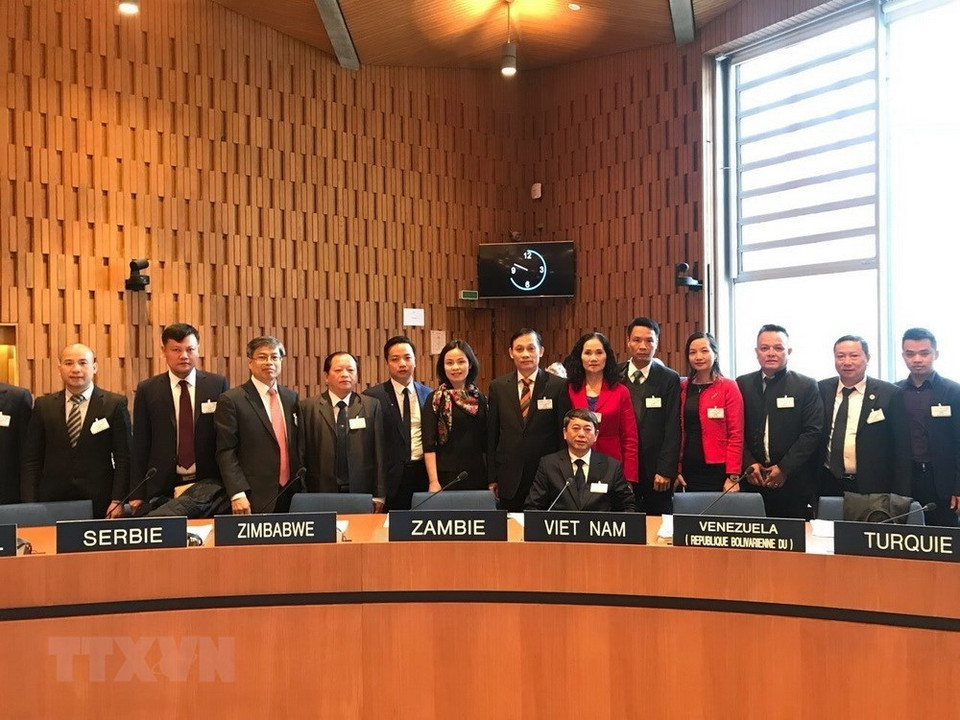 La délégation vietnamienne à la réunion du Conseil des Géoparcs mondiaux UNESCO. 