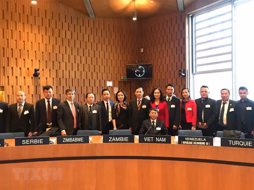 La délégation vietnamienne à la réunion du Conseil des Géoparcs mondiaux UNESCO. 