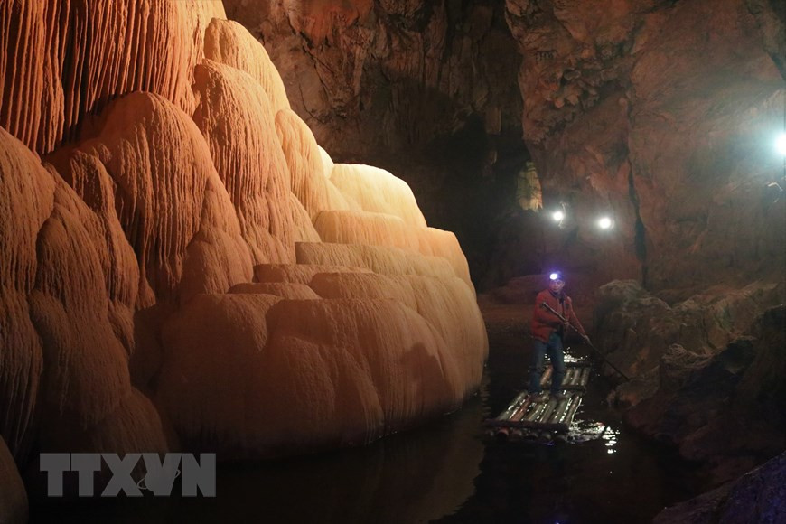 Cette grotte est située à une altitude d’environ 450 mètres au-dessus du niveau de la mer et dispose de 5 ouvertures sur l’extérieur. Photo: VNA