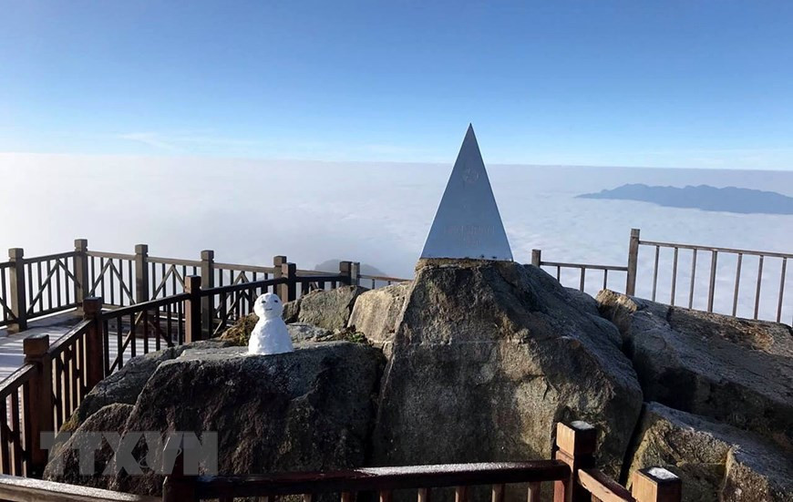 Le mont Fansipan à Sa Pa, Lào Cai, a connu ces derniers jours du gel alors que la température est tombée en dessous de zéro degré Celsius. Photo: VNA