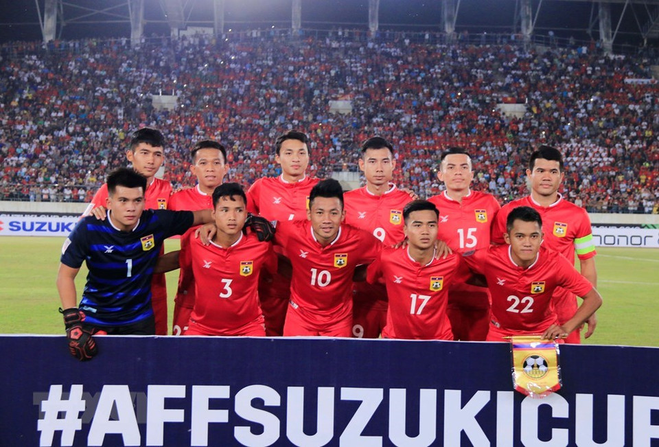 L'équipe laotienne pose pour une photo avant le match.