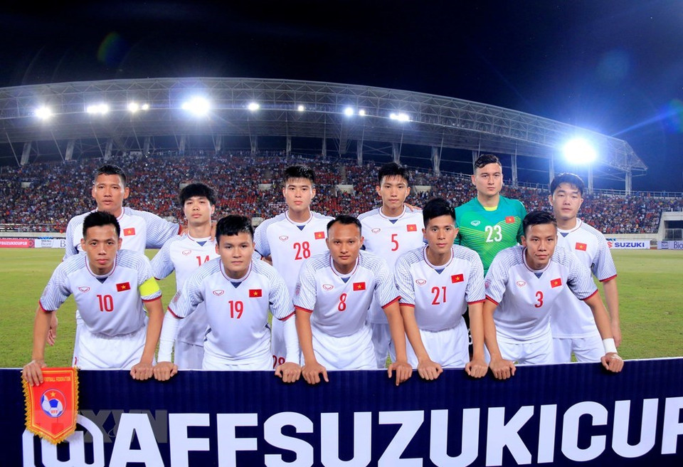 L'équipe vietnamienne pose pour une photo avant le match.