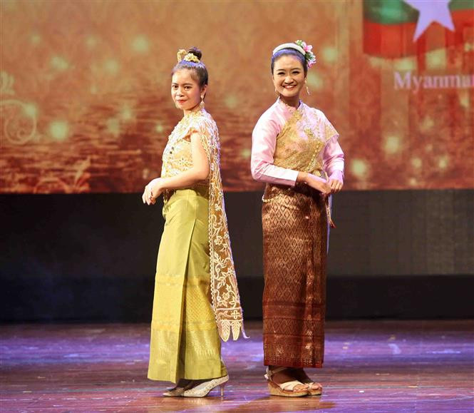Des costumes traditionnels de Thaïlande