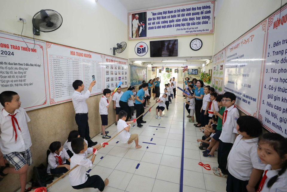 Les écoles peuvent choisir des jeux folkloriques pour s'adapter à leurs élèves. Photo: VNA