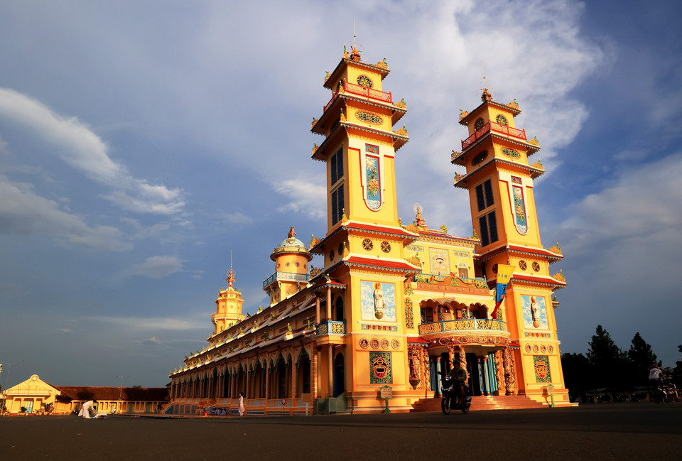 Le Saint-Siège du Caodaïsme à Tây Ninh-un chef-d’oeuvre religieuse du Vietnam qui représente l’harmonie des grandes religions du monde. Photo: VNA