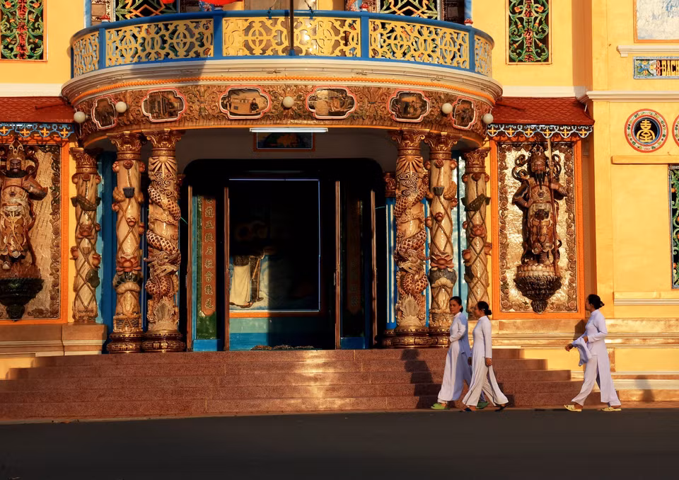 Vieux de près d'un siècle, le Saint-Siège a été conservé intact. Aujourd'hui, il est devenu non seulement un lieu de pèlerinage pour les adeptes du Caodaïsme dans le monde entier, mais aussi une destination populaire pour les touristes nationaux et internationaux. Photo: VNA
