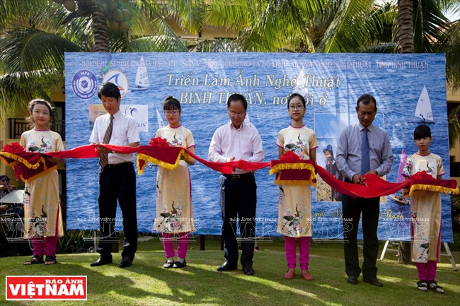 Inauguration de l’exposition photographique « Binh Thuân, là où je vis »