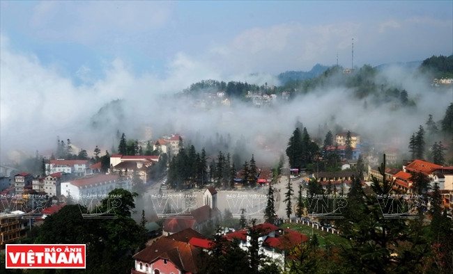 Au mont Fansipan, plusieurs sites touristique et religieux ont été récemment construits. Photo : VNP