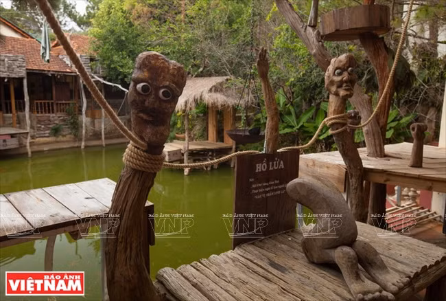 “« Le lac Lua » au sein de XQ su quan.