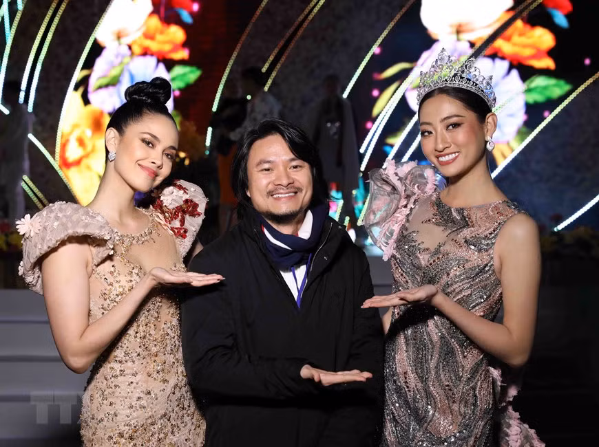 Miss Monde du Vietnam 2019, Luong Thuy Linh (à droite) et Miss Monde 2013, Megan Young (à gauche), sont les deux ambassadrices de l'image de cet événement. Photo: VNA