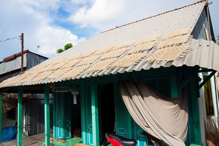 Phong Dien abrite un village de tissage de paniers et de chapeaux qui existe depuis plus de 45 ans et compte une douzaine de ménages pratiquant ce métier traditionnel. Photo: Vietnam+
