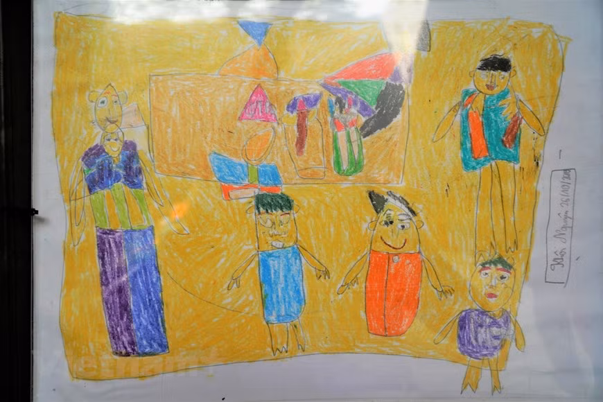 Dessin de la famille de Khoi Nguyen. Photo: Vietnam+