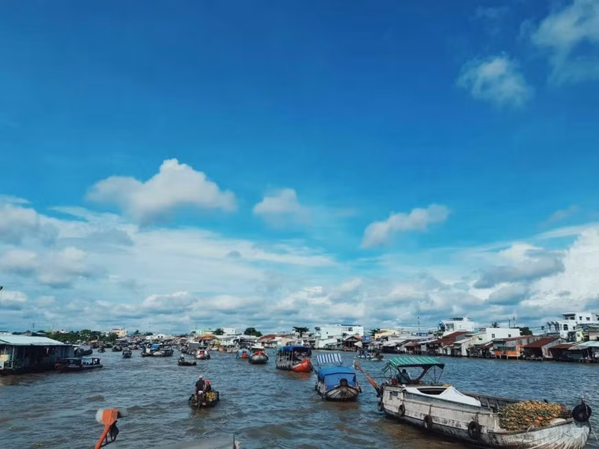 Les visiteurs peuvent participer à de nombreuses activités attrayantes permettant d’explorer cette terre mystérieuse. Photo: Vietnam+ 