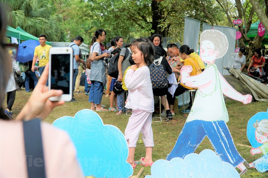 KHOE Creative Festival 2019 n'est pas seulement un événement plein d'activités ludiques et créatives pour les enfants mais aussi un lieu qui promeut les modes de vie actifs et des activités communautaires significatives. Photo: Vietnam+