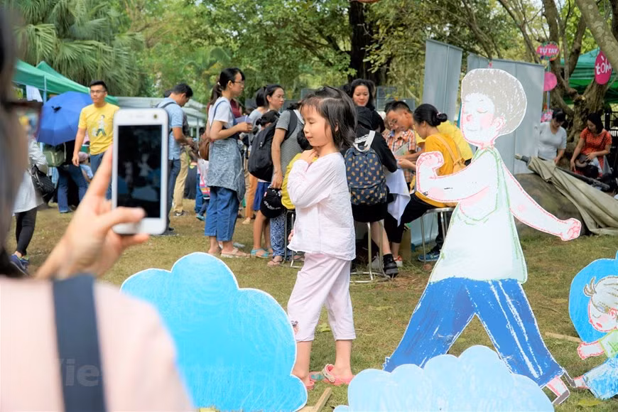 KHOE Creative Festival 2019 n'est pas seulement un événement plein d'activités ludiques et créatives pour les enfants mais aussi un lieu qui promeut les modes de vie actifs et des activités communautaires significatives. Photo: Vietnam+