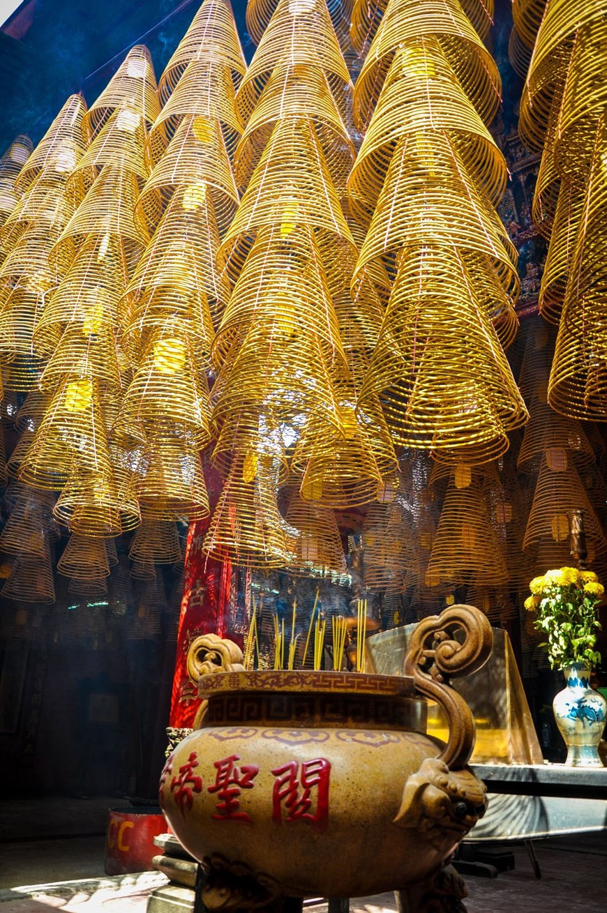 Les pagodes sacrés sont un endroit où les gens viennent prier pour la paix, la santé et le bonheur pour leur famille. Photo: Vietnam+ 