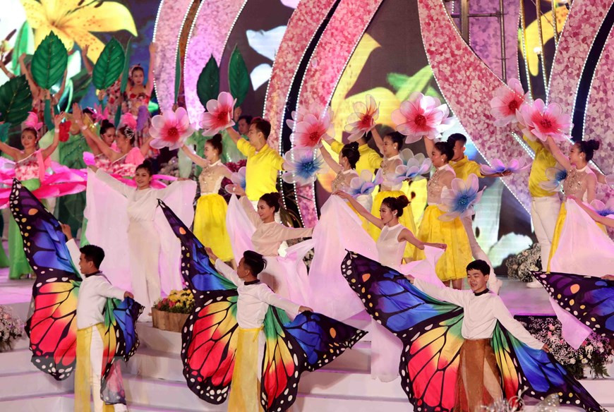 Une performance lors de la cérémonie d'ouverture du festival. Photo: VNA