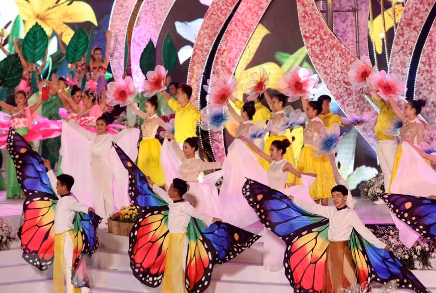 Une performance lors de la cérémonie d'ouverture du festival. Photo: VNA