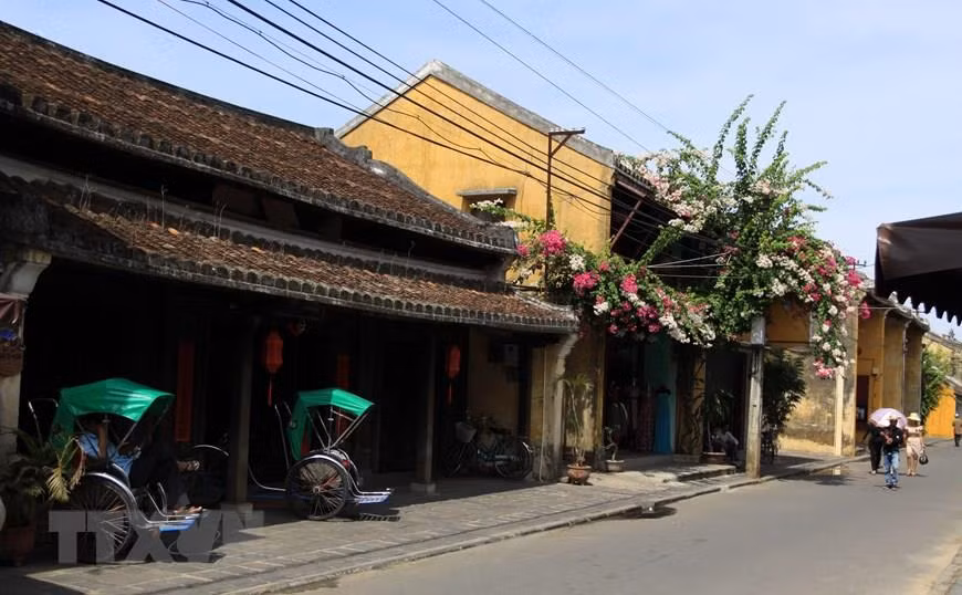  Fondée au XVe siècle, Hôi An était autrefois l’un des ports commerciaux les plus importants d’Asie du Sud et un important centre d’échanges culturels Est-Ouest. 