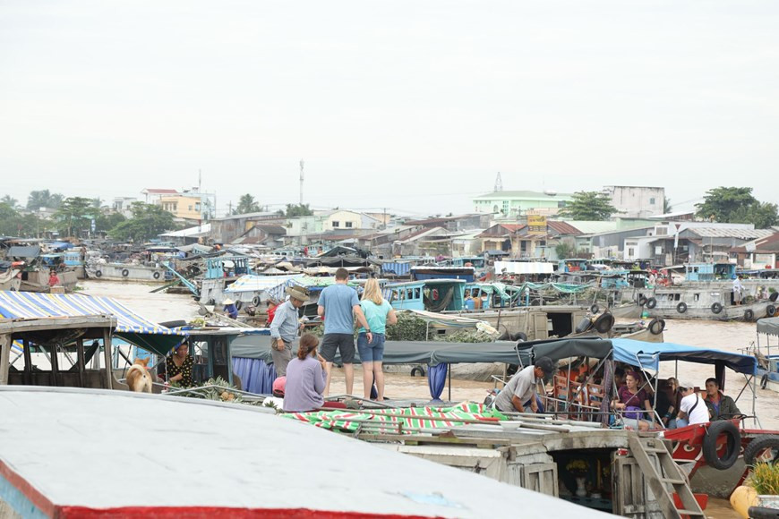 Le marché flottant de Cai Rang est l’un des sites les plus impressionnants à Can Tho. C'est une culture très unique de la région du delta du Mékong, attirant beaucoup de touristes, surtout les étrangers. Photo: Vietnam+ 