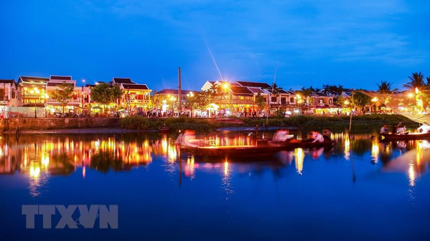  Hoi An à la nuit tombée. 
