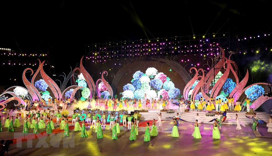 Une performance lors de la cérémonie d'ouverture du festival. Photo: VNA
