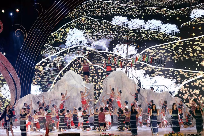 Le 8e Festival des fleurs de Dà Lat, ayant pour thème «Da Lat et Fleurs», s'est ouvert vendredi 20 décembre dans la ville de Da Lat, province de Lam Dong (Hauts plateaux du Centre). Photo: VNA