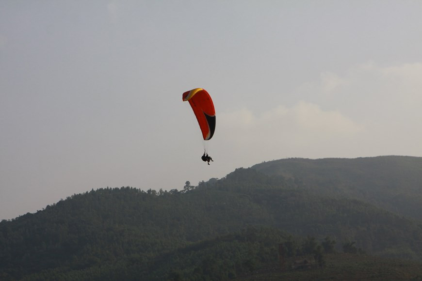 Le vol en parapente est une expérience inoubliable. Photo: Vietnam+