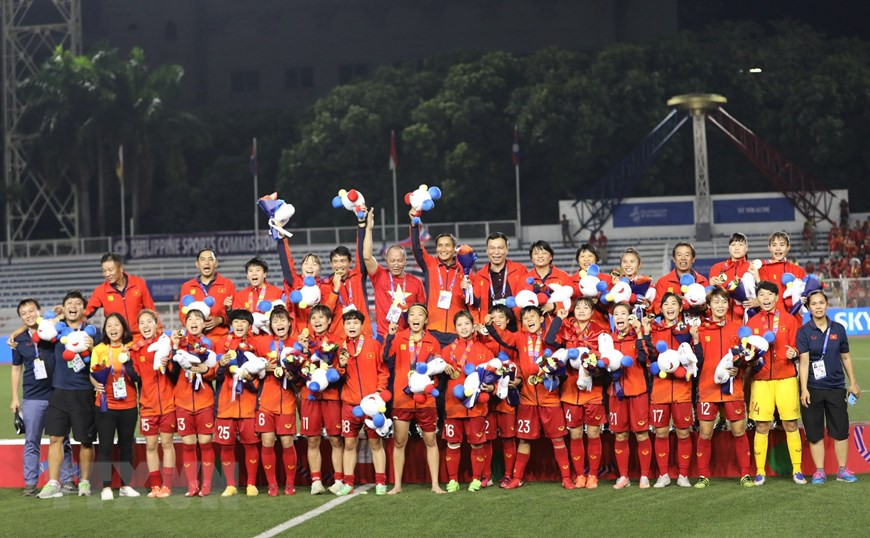 Il s’agit de la 6e victoire aux SEA Games de l’équipe de football féminin du Vietnam. Photo: VNA