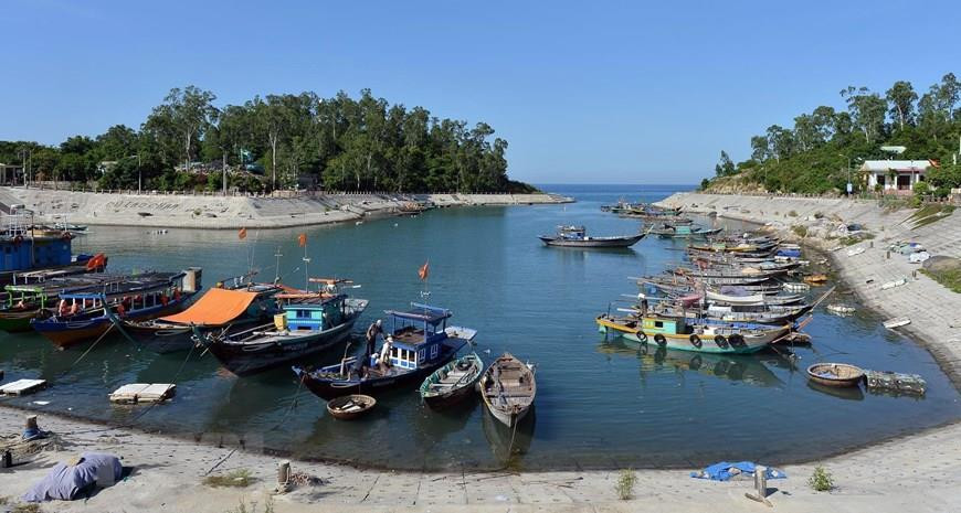  Située à environ 18km à l’est de Hôi An, Cu Lao Cham est l’une des rares îles du Vietnam à conserver un grand couvert végétal, lieu d’abri de nombreux animaux rares.
