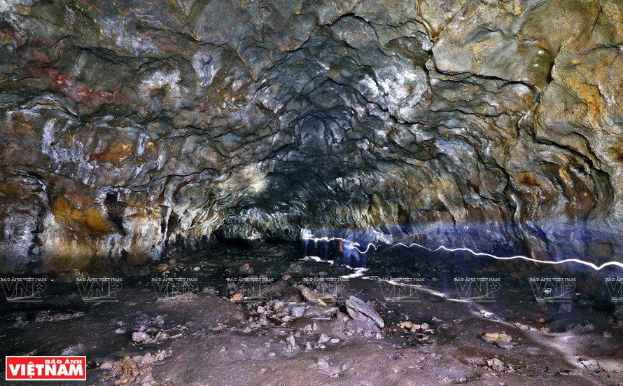 La beauté de l’intérieur de la grotte C9 qui brille sous les rayons du soleil. Photo: VNP