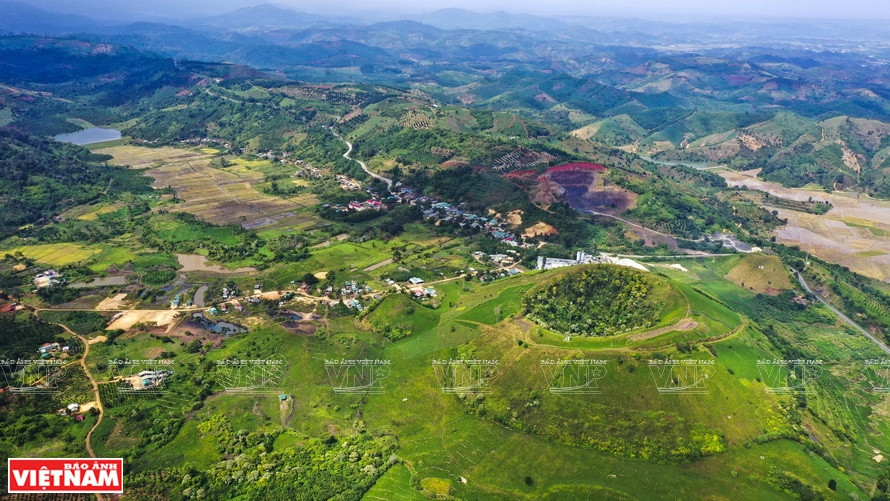 Le volcan Nâm Kar est l’un des plus beaux du Géoparc de Dak Nông. Photo: VNP