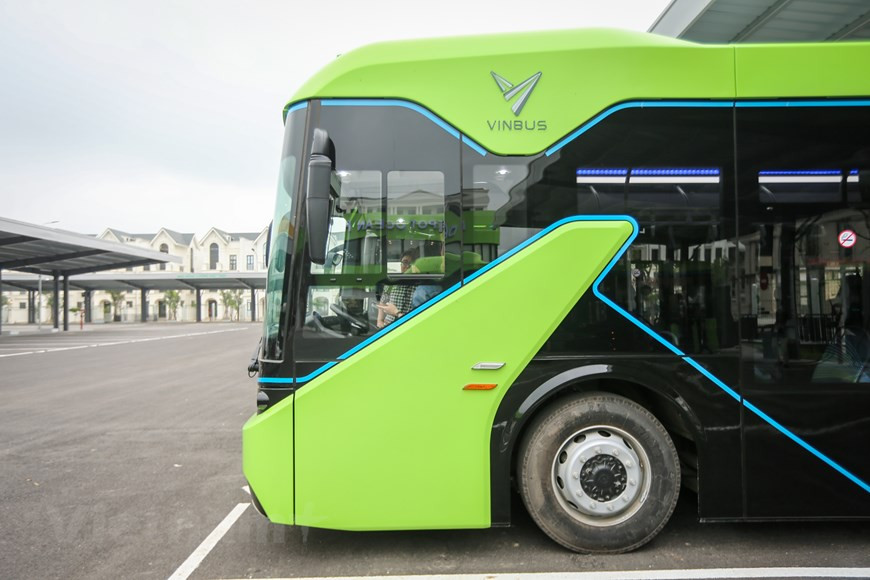 Le bus électrique de VinFast peut transporter au maximum de 72 passagers. Photo : VietnamPlus
