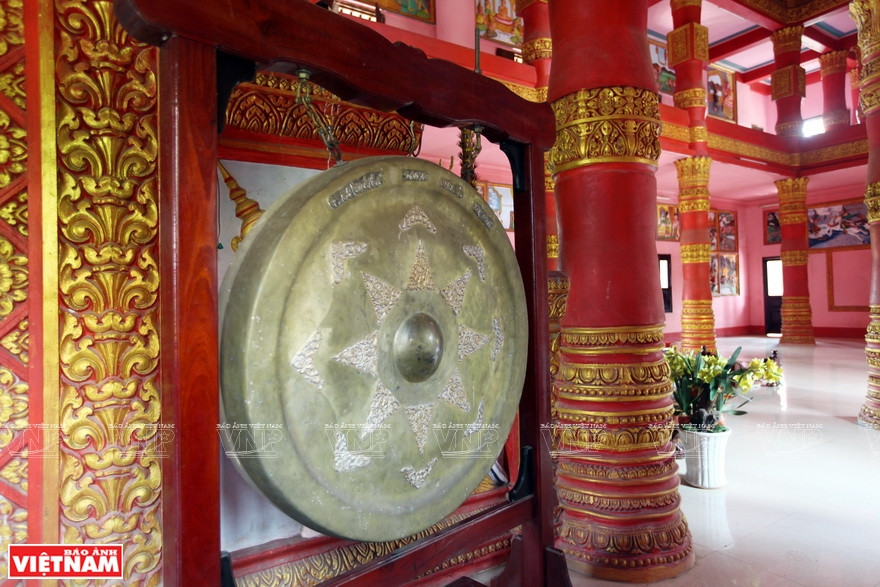 Gong installé dans la pagode. Photo : VNP