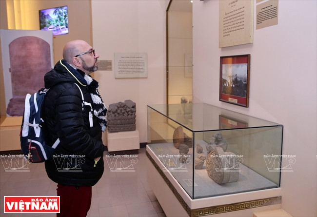  Le Musée de l’Histoire du Vietnam est une destination très fréquentée par les volontaires de l’APV.