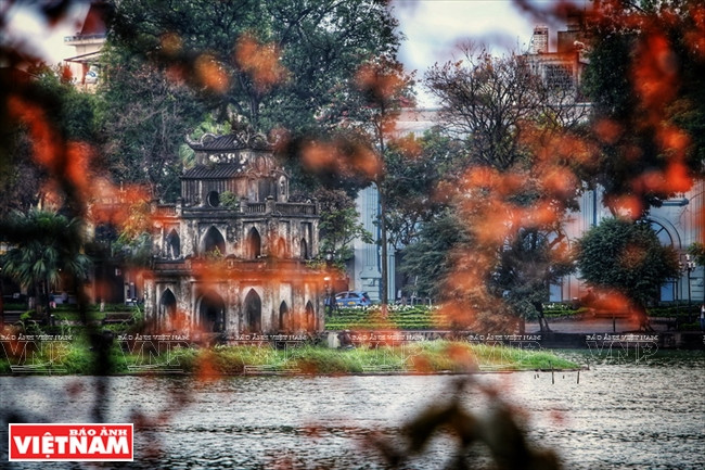 Le lac de l’Epée restituée, un symbole culturel de la capitale, une des destinations préférées des touristes étrangers.