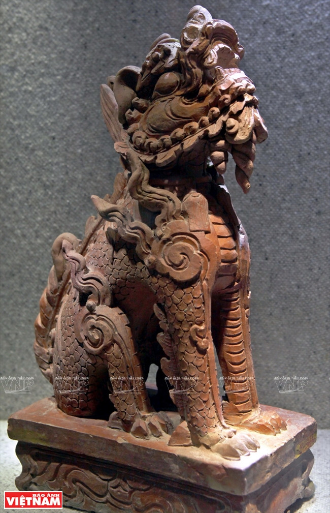 Statue en terre cuite sous le règne de Lê Trung Hung (XVIIe siècle).