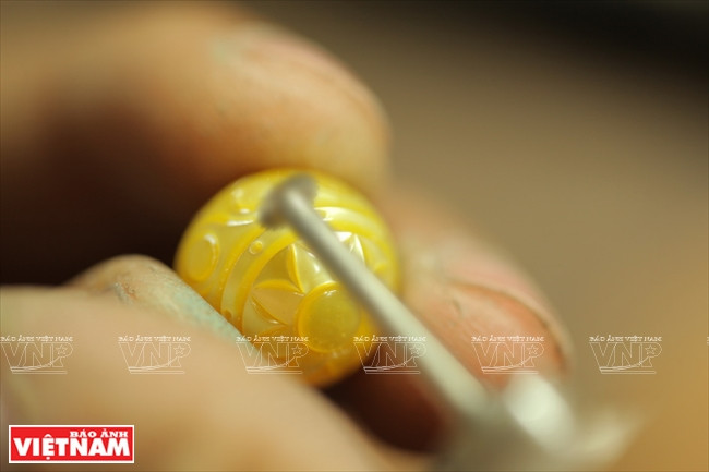 La SARL Hoàng Gia est ​aussi connue pour ses perles gravées. 