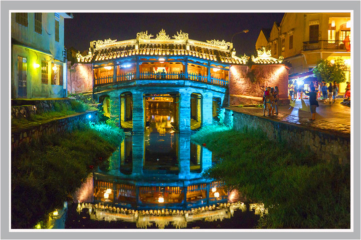 Le pont japonais Chùa Cầu et le temple Quan Cong sont deux monuments historiques célèbres de Hoi An. 