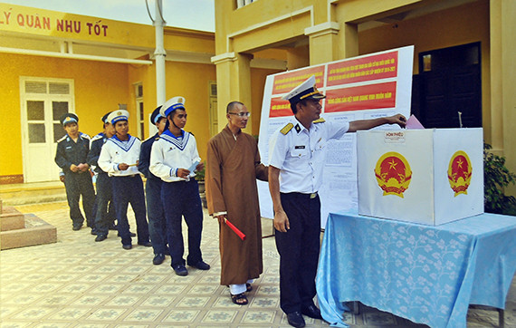 "Élection sur l’île de Phan Vinh" de Hoang Tuan.