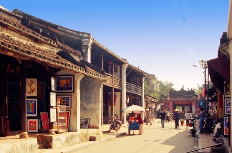 Hoi An, situé sur le littoral du Centre du Vietnam, ​était un port de commerce important du Sud-Est asiatique durant les XVe et XIXe siècles. La ville a su préserver cet héritage.
