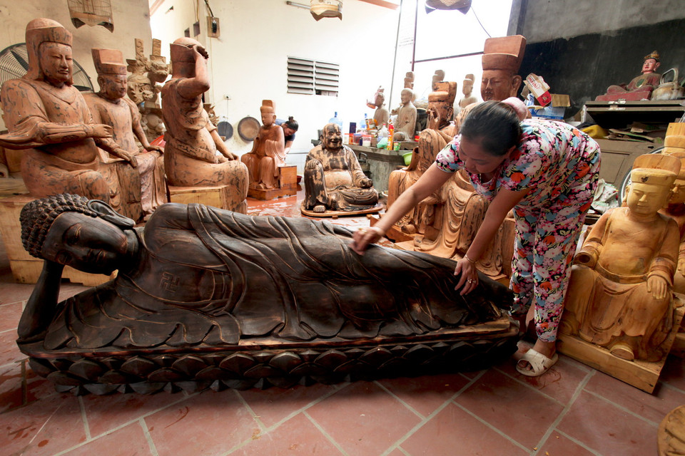 Le Bouddha Amitabha est presque terminé.