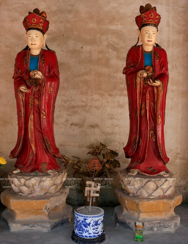 Deux statues de Bodhisattva laquées 